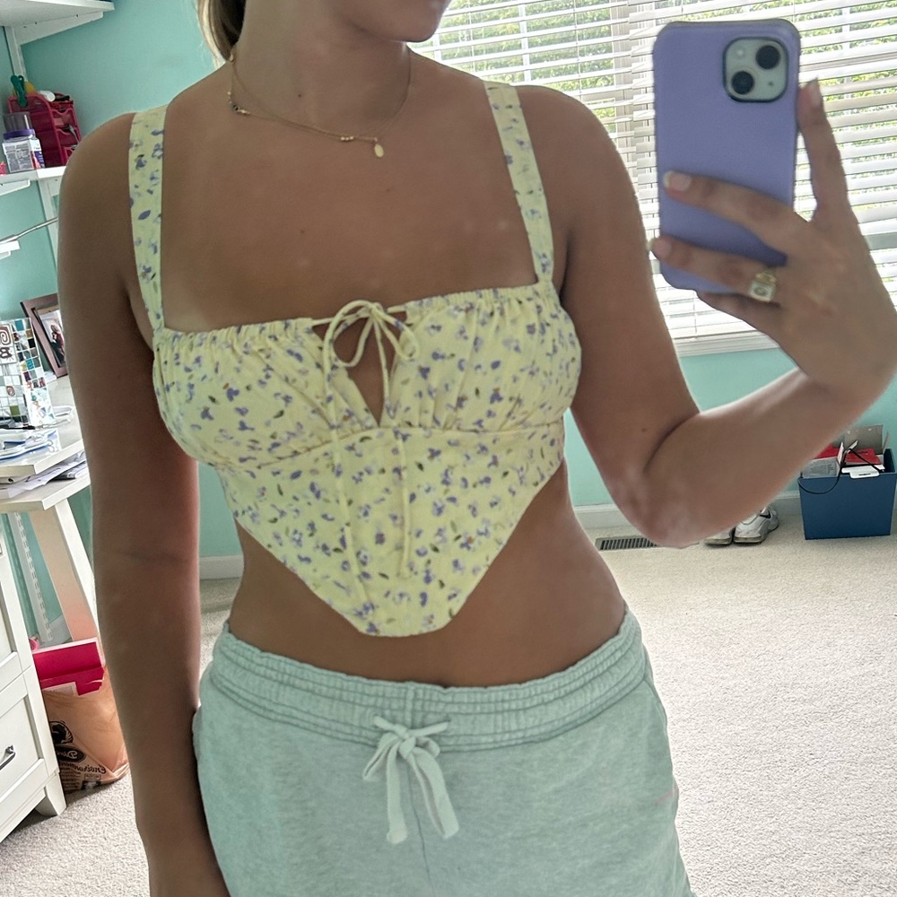 Princess Polly hanna top yellow size 6.